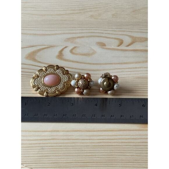 Vintage Napier Faux Pear Cluster Clip On Earrings and Pink Avon Pearl Brooch - Picture 2 of 4